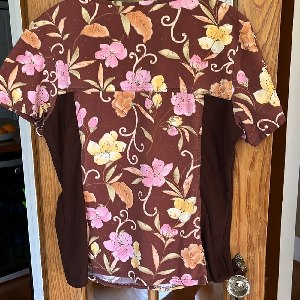 Cherokee Scrub Top - Picture 2 of 3
